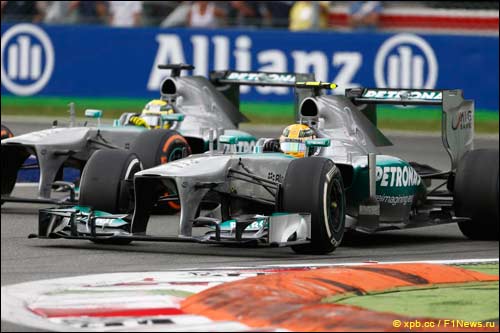 http://www.f1news.ru/userfiles/hamilton-rosberg1.jpg